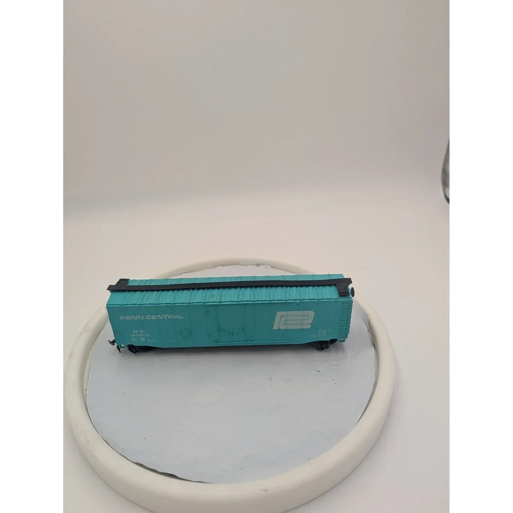 Penn Central PC 160502 HO Scale Boxcar Turquoise Model Train Rolling Stock